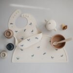 Mushie - Bavoir silicone - Baleines – Image 2