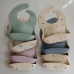 Mushie - Bavoir silicone - Baleines – Image 3